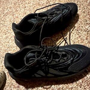 Women’s Adidas Running Shoes
Evm 004001 8.5 women’s